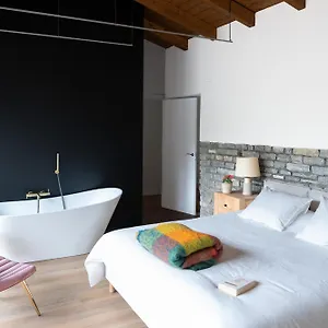  Séjour chez l'habitant Kh Lezama Suites, Breakfast & Laundry